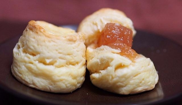 Ватрушки с яблочным вареньем